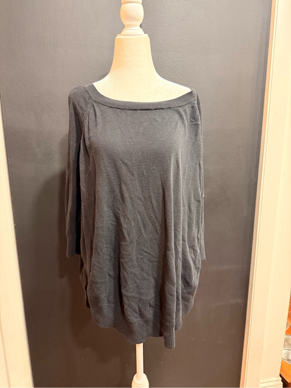 Express Off-the-Shoulder
Boatneck Sweater - Black - M